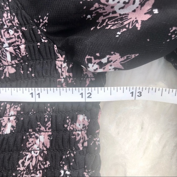 Almost Famous Cropped puff sleeve Top Smocked Sz. Large - Picture 7 of 7